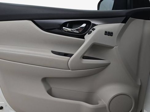 Used 2022 Nissan Rogue Sport SL w/ Premium Package FWD image 26