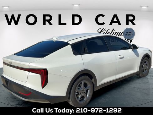 Certified 2025 Kia K4 image 3