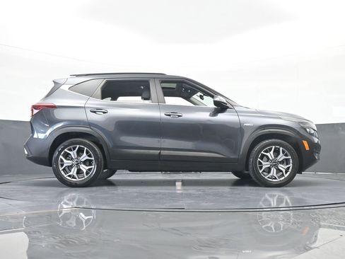 Used 2022 Kia Seltos EX image 65