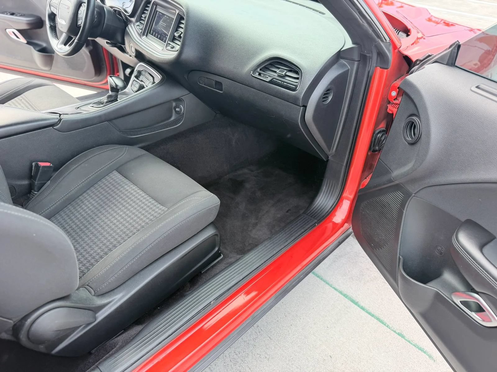Used 2018 Dodge Challenger R/T w/ Driver Convenience Group RWD image 35