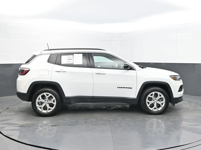 Used 2024 Jeep Compass Latitude AWD/4WD image 6