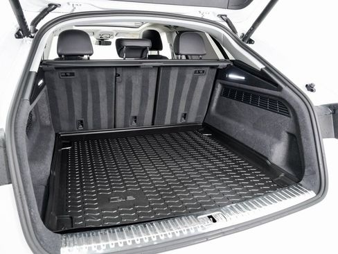 Used 2023 Audi Q8 Prestige w/ Prestige Package image 24