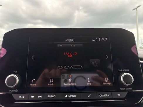 Used 2024 Nissan Pathfinder SV FWD image 39