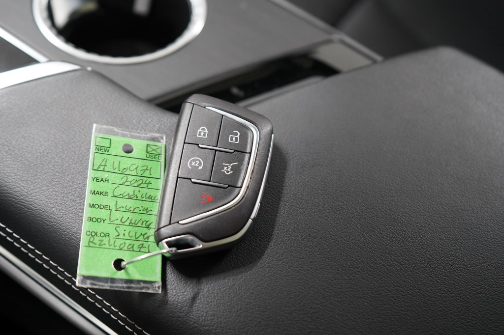 Used 2024 Cadillac Lyriq Luxury AWD/4WD image 18