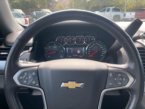 Used 2018 Chevrolet Suburban LT RWD image 26