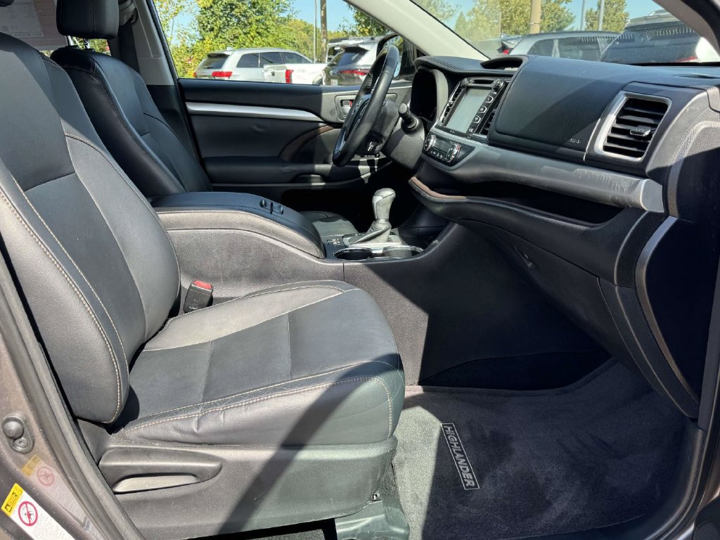 Used 2014 Toyota Highlander XLE AWD/4WD image 13