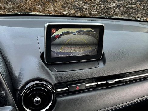 Used 2017 Toyota Yaris iA image 16