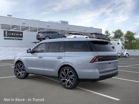 New 2026 Lincoln Navigator Reserve image 4
