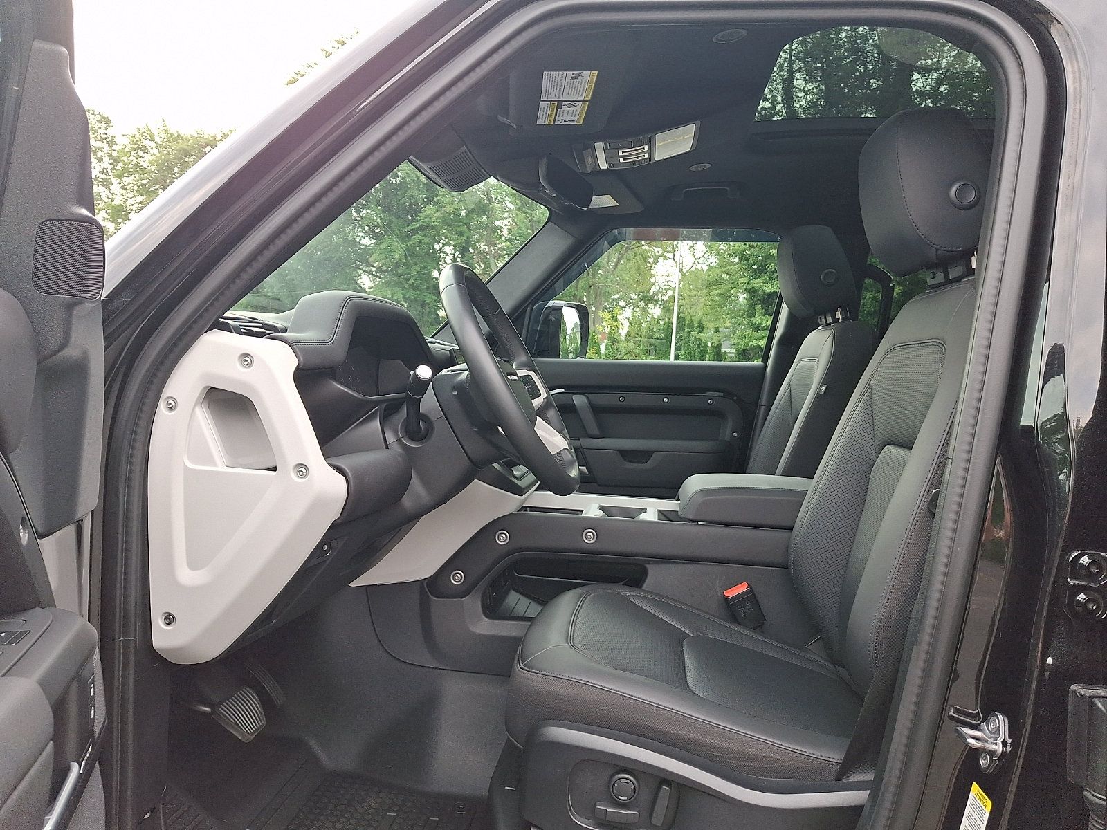Used 2025 Land Rover Defender 110 S AWD/4WD image 14