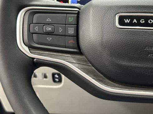Used 2024 Jeep Wagoneer L Series II w/ Flexible Seating Group AWD/4WD image 17