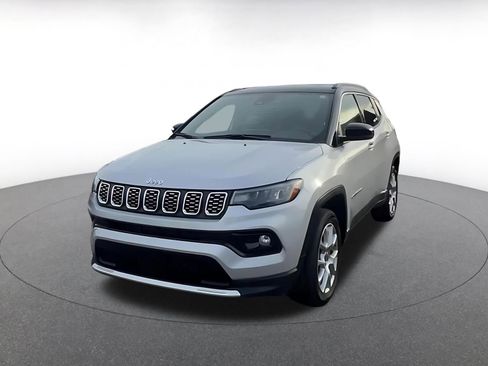 Used 2025 Jeep Compass Limited image 7