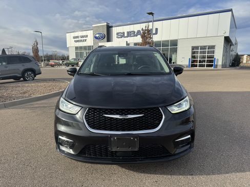 Used 2022 Chrysler Pacifica Touring-L image 5