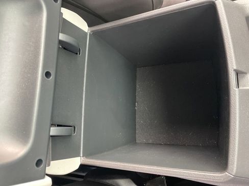 Used 2024 Kia Carnival LX image 41