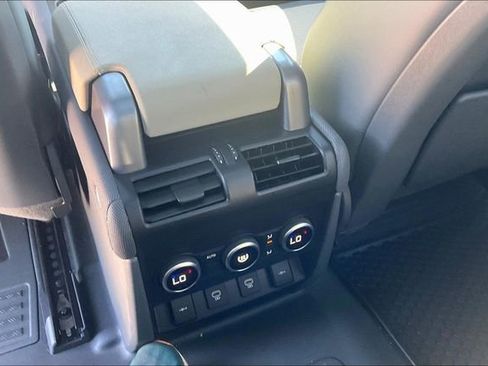 Used 2022 Land Rover Defender 90 X-Dynamic S image 33