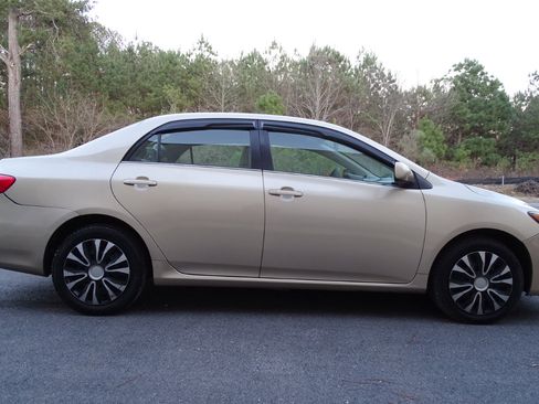 Used 2013 Toyota Corolla LE image 4