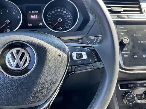 Used 2020 Volkswagen Tiguan SE image 24