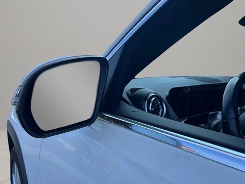 Used 2022 Mercedes-Benz GLB 250 4MATIC image 22