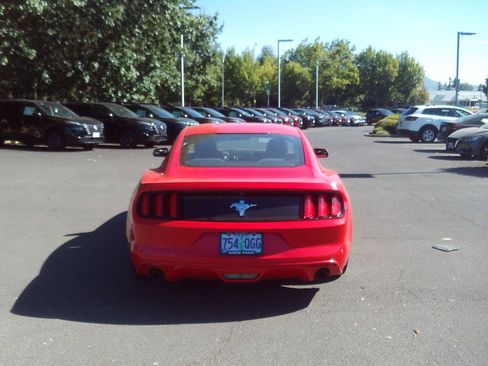 Used 2017 Ford Mustang Coupe RWD image 4