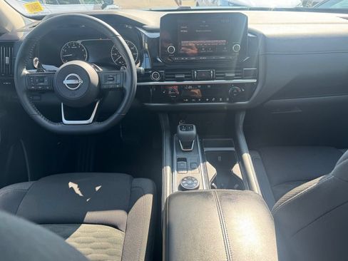 Used 2022 Nissan Pathfinder SV w/ SV Premium Package AWD/4WD image 16