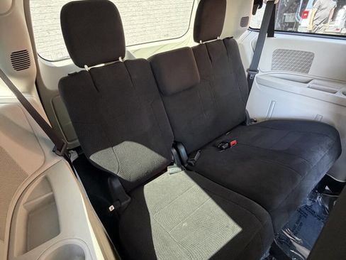 Used 2013 Dodge Grand Caravan SE FWD image 32