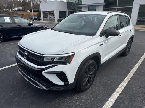 Used 2022 Volkswagen Taos S w/ IQ Drive S Package image 9