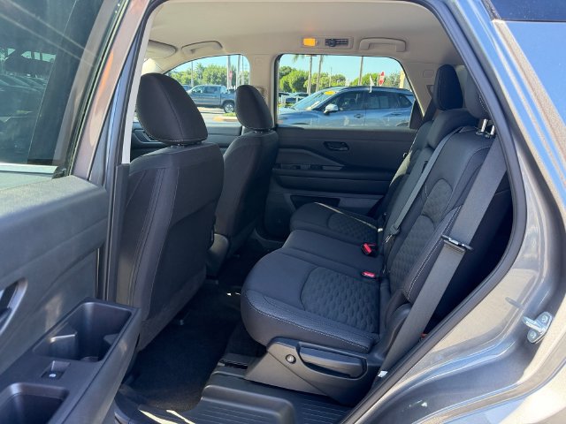 Used 2023 Nissan Pathfinder S FWD image 13