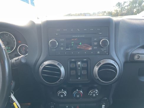 Used 2018 Jeep Wrangler Unlimited Sport S image 10