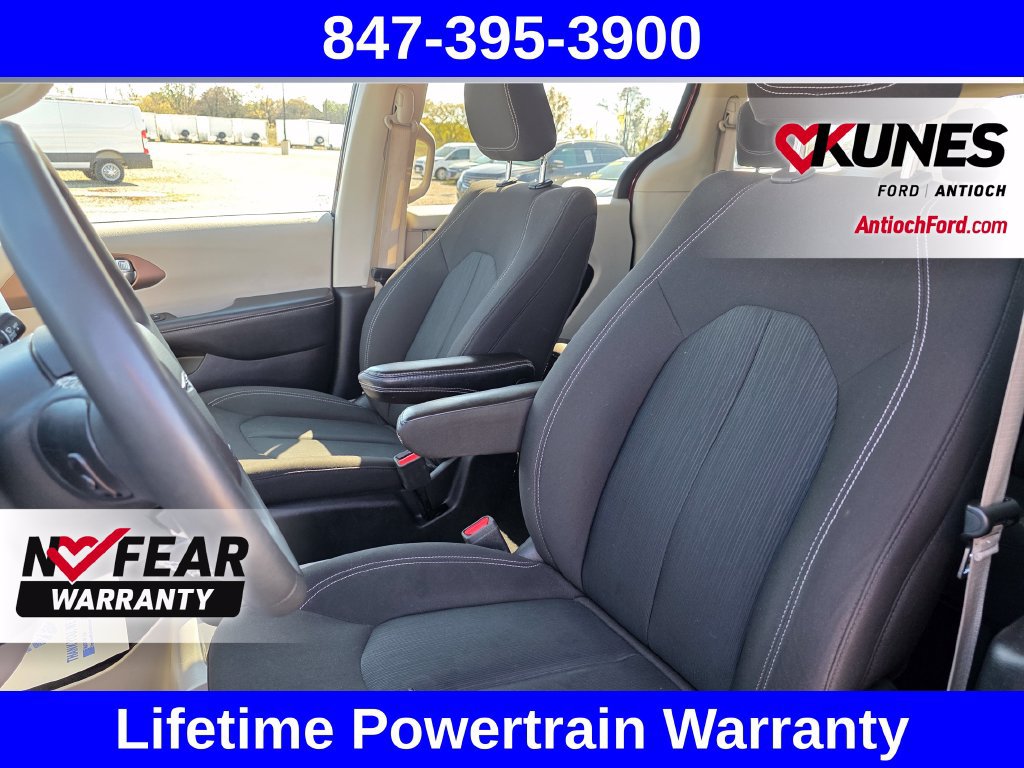 Used 2023 Chrysler Voyager LX FWD image 29