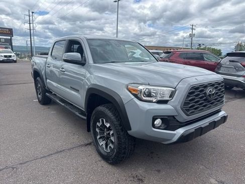 Used 2020 Toyota Tacoma TRD Off-Road AWD/4WD image 3