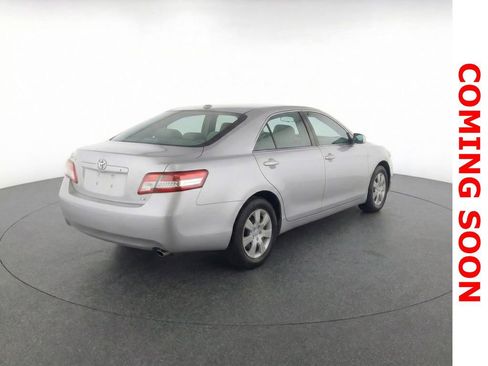 Used 2010 Toyota Camry LE image 5