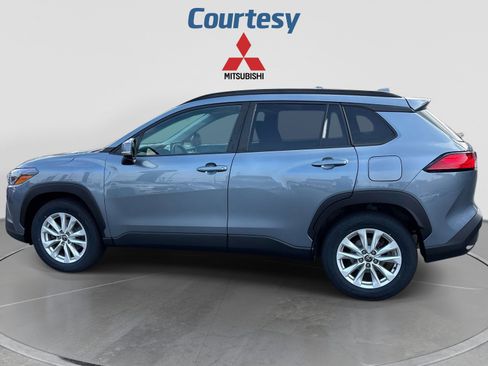Used 2022 Toyota Corolla Cross LE AWD/4WD image 2