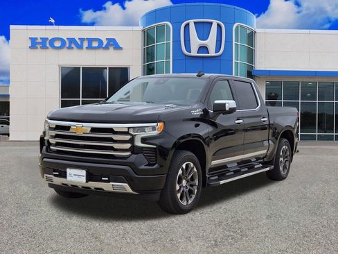 Used 2023 Chevrolet Silverado 1500 High Country w/ Technology Package AWD/4WD image 7