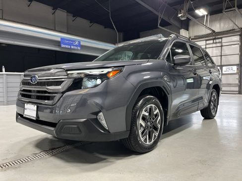 Used 2026 Subaru Forester Premium AWD/4WD image 3