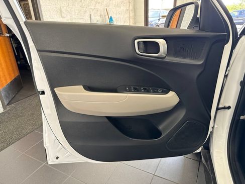 Used 2025 Hyundai Venue SEL FWD image 34