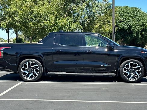 Used 2025 Chevrolet Silverado EV RST AWD/4WD image 10