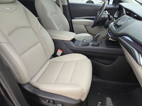 Certified 2023 Cadillac XT4 Luxury w/ Cold Weather Package FWD image 27