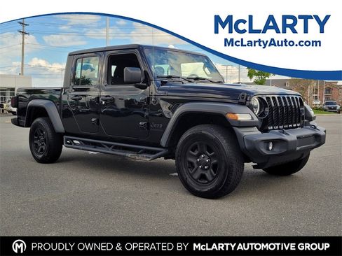 Used 2020 Jeep Gladiator Sport image 1