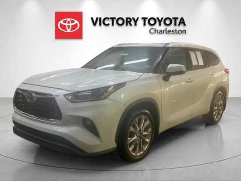 Used 2022 Toyota Highlander Limited AWD/4WD image 1