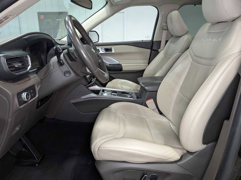 Used 2020 Ford Explorer Platinum w/ Premium Technology Package image 4