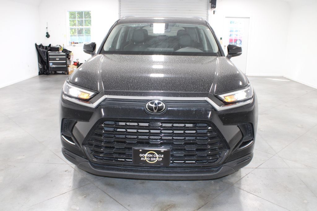 Used 2025 Toyota Grand Highlander AWD image 3