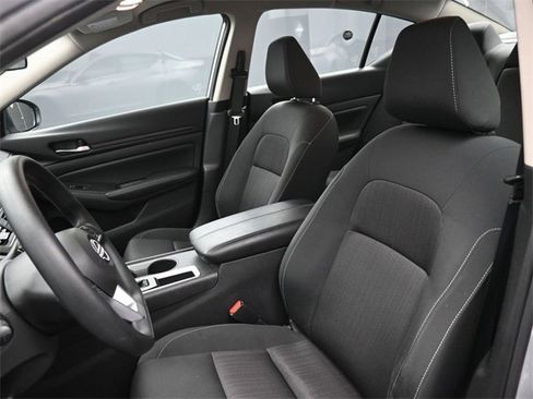 Used 2025 Nissan Altima 2.5 SV image 13