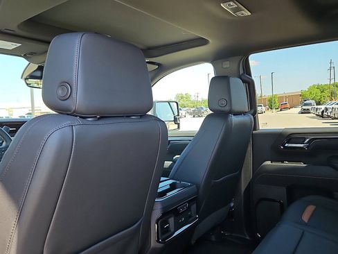 New 2026 GMC Sierra 2500 AT4 w/ AT4 Premium Plus Package AWD/4WD image 9