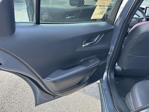 New 2025 Toyota Prius Plug-In Hybrid image 15