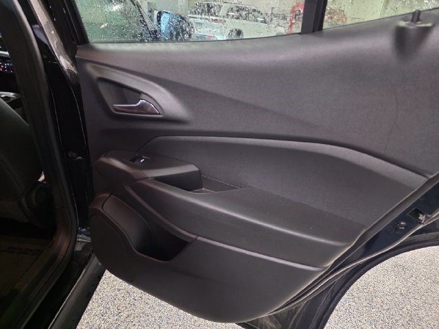 Used 2024 Chevrolet Trax RS w/ Sunroof Package FWD image 11