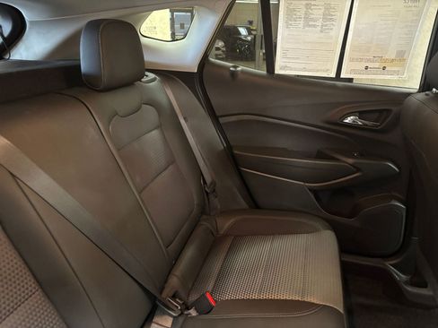Used 2025 Chevrolet Trax LT image 36