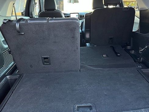 Used 2022 Ford Explorer XLT w/ Equipment Group 202A image 15