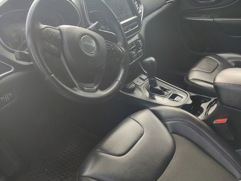 Used 2019 Jeep Cherokee Trailhawk image 5