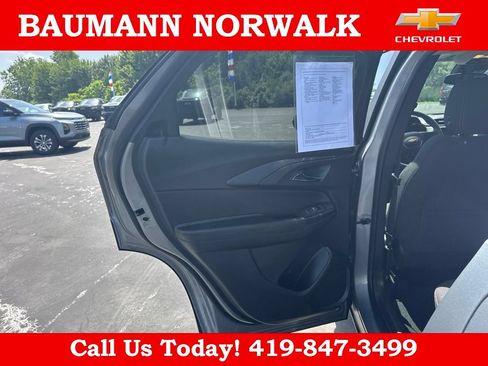Used 2023 Chevrolet TrailBlazer LT FWD image 34