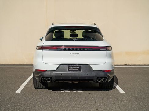 Used 2025 Porsche Cayenne image 7