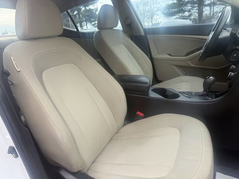 Used 2011 Kia Optima LX w/ Convenience Pkg image 3